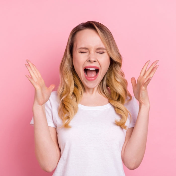 FEMME-QUI-IMPLOSE-CAR-ELLE-STRESSE