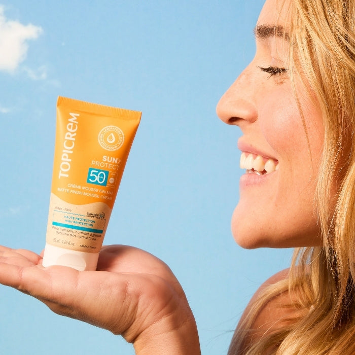 Margaux nous montre sa nouvelle TOPICREM SUN PROTECT Crème Mousse Fini Mat SPF50
