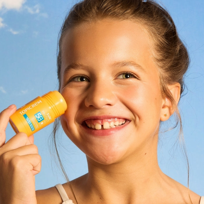 Jeanne est fan de son nouveau SUN PROTECT Stick Invisible SPF50+